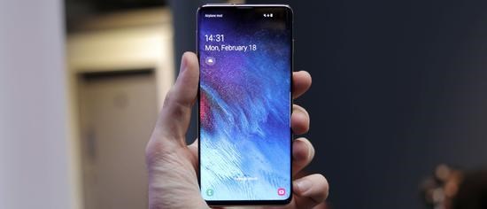 三星Galaxy S10+对比苹果iPhone XS Max
